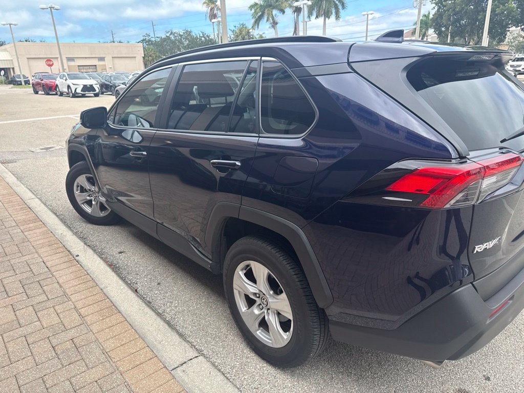 Used 2021 Toyota RAV4 XLE w/ Convenience Package FWD image 9