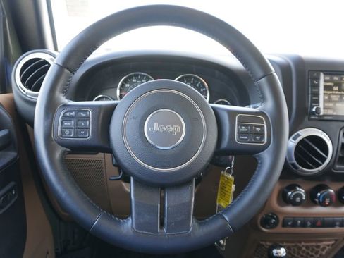 Used 2016 Jeep Wrangler Unlimited Rubicon w/ Connectivity Group AWD/4WD image 10