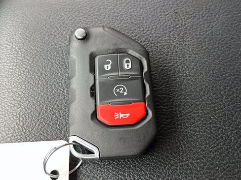 Used 2024 Jeep Wrangler Unlimited AWD/4WD image 35