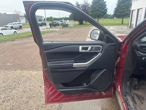 Used 2021 Ford Explorer XLT w/ Equipment Group 202A AWD/4WD image 21