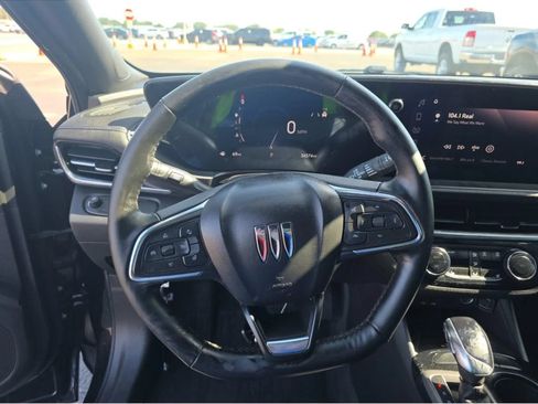 Used 2024 Buick Envista Sport Touring w/ Convenience I Package FWD image 7