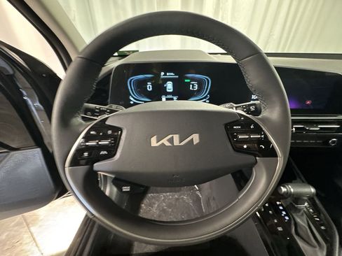 Certified 2025 Kia Niro SX Touring image 20
