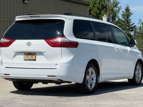 Used 2017 Toyota Sienna LE FWD image 5