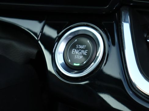 Used 2024 Chevrolet Trax RS w/ Sunroof Package FWD image 15