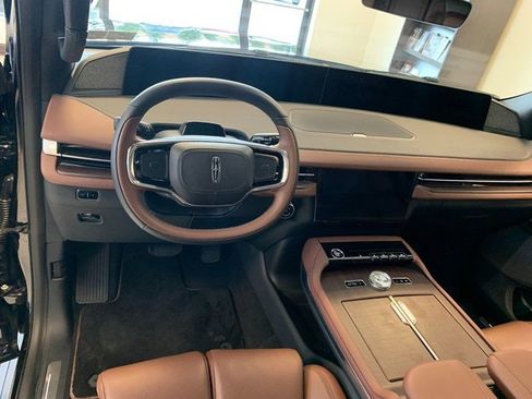 New 2025 Lincoln Navigator Reserve image 16