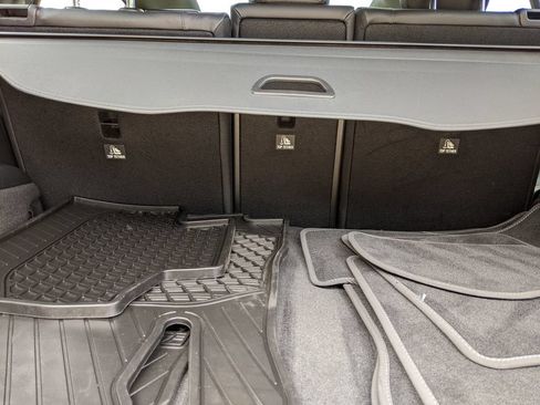 Used 2023 Mercedes-Benz GLB 250 4MATIC image 27
