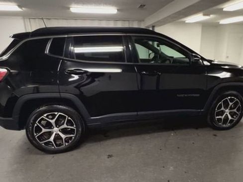 Used 2024 Jeep Compass Latitude AWD/4WD image 9