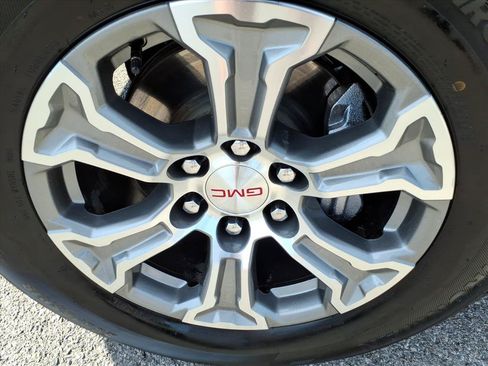 Used 2025 GMC Sierra 1500 SLT AWD/4WD image 10