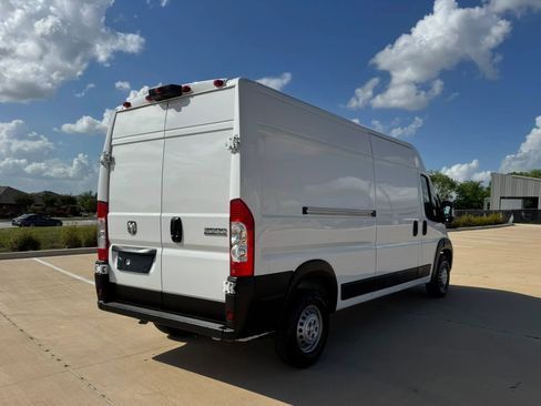 Used 2025 RAM ProMaster 2500 w/ Convenience Group image 4