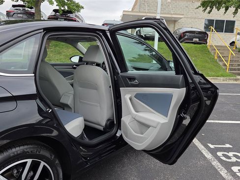 New 2026 Volkswagen Jetta SE FWD image 31