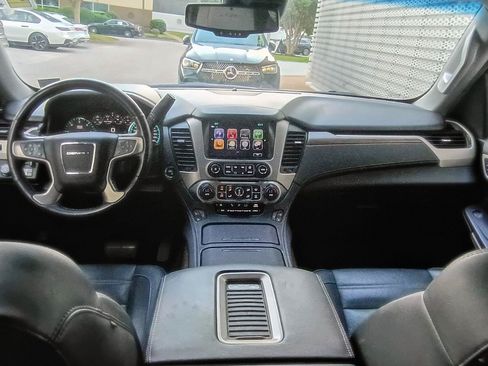 Used 2019 GMC Yukon XL Denali w/ Open Road Package AWD/4WD image 7
