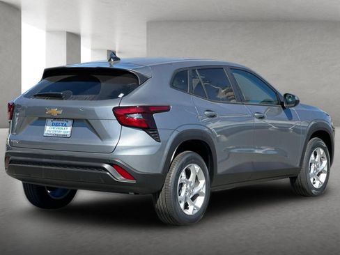 New 2026 Chevrolet Trax LS w/ LS Convenience Package FWD image 4