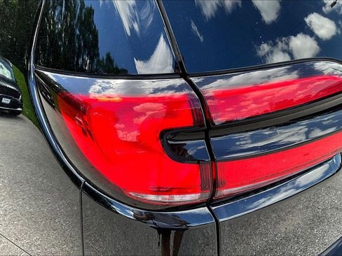 Used 2024 Chrysler Pacifica Touring-L FWD image 21