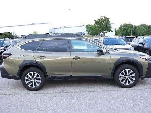 Certified 2025 Subaru Outback Premium AWD/4WD image 4