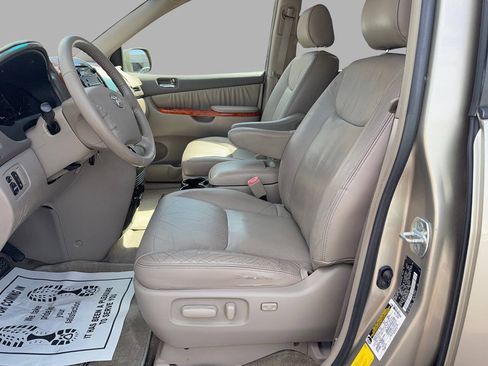 Used 2006 Toyota Sienna XLE w/ XLE Pkg 5 FWD image 9