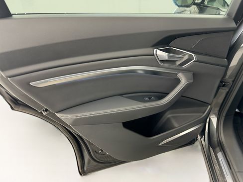 Used 2023 Audi e-tron Premium Plus w/ Premium Plus Package image 28