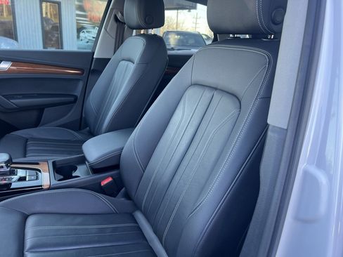 Used 2023 Audi Q5 2.0T Premium w/ Convenience Package image 11