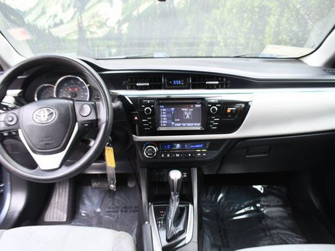 Used 2016 Toyota Corolla LE FWD image 18