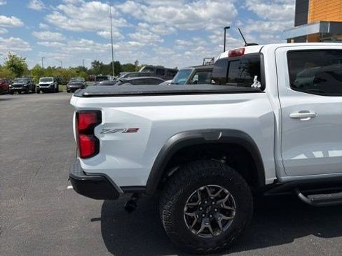 Used 2024 Chevrolet Colorado ZR2 w/ Technology Package AWD/4WD image 5