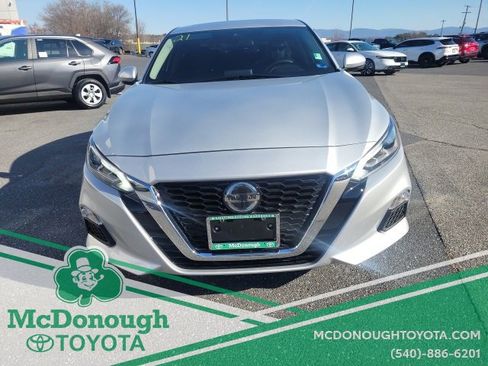 Used 2021 Nissan Altima 2.5 SV w/ SV Premium Package image 3