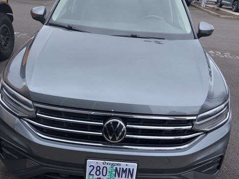 Certified 2022 Volkswagen Tiguan SE image 2