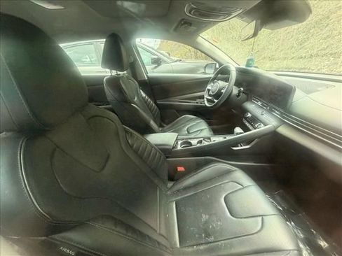 Used 2024 Hyundai Elantra Limited image 3