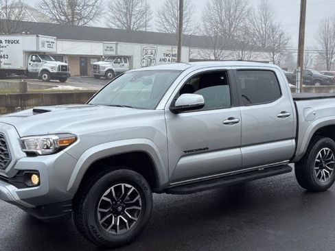 Used 2023 Toyota Tacoma TRD Sport w/ Black Out Package (TMS) image 3