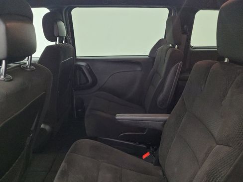 Used 2016 Dodge Grand Caravan SE FWD image 18