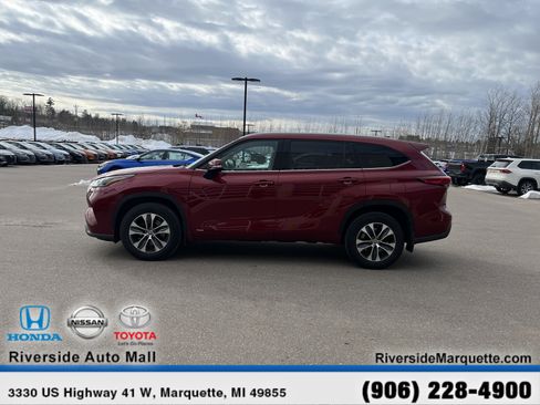 Used 2022 Toyota Highlander XLE image 4
