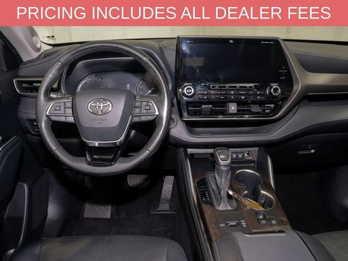 Used 2021 Toyota Highlander Limited FWD image 7