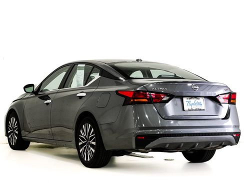 Used 2024 Nissan Altima 2.5 SV FWD image 8