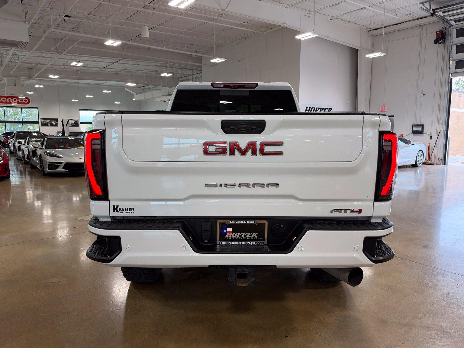 Used 2024 GMC Sierra 2500 AT4 w/ AT4 Premium Plus Package AWD/4WD image 6