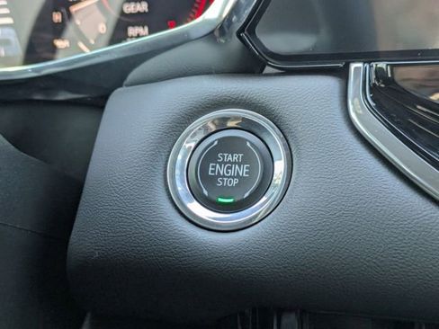 Used 2024 GMC Canyon Elevation w/ Convenience Package image 29