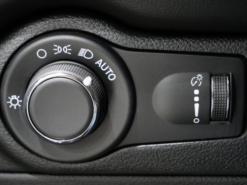 Used 2025 Dodge Durango GT AWD/4WD image 14