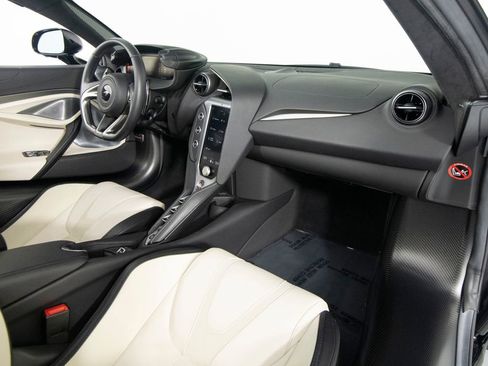 Used 2024 McLaren 750S Spider RWD image 27