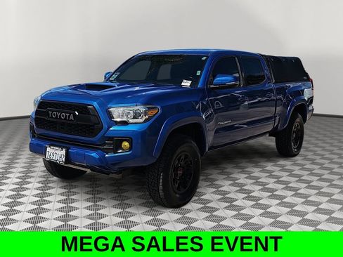 Used 2017 Toyota Tacoma TRD Sport AWD/4WD image 7