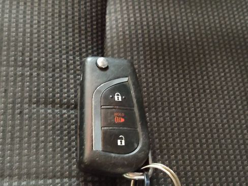 Used 2020 Toyota RAV4 LE AWD/4WD image 32