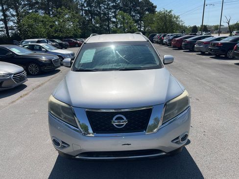 Used 2015 Nissan Pathfinder SV image 2