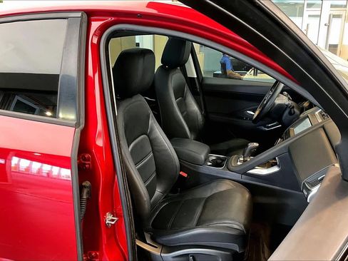 Used 2019 Jaguar E-PACE S image 10