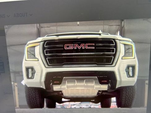 Used 2021 GMC Yukon XL AT4 w/ AT4 Premium Plus Package AWD/4WD image 13
