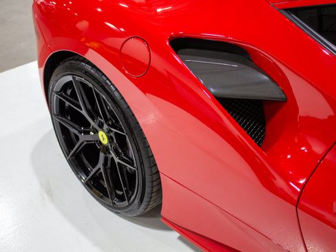 Used 2018 Ferrari 488 GTB RWD image 13
