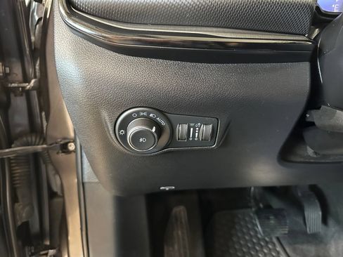 Used 2022 Jeep Compass Trailhawk w/ Sun and Sound Group AWD/4WD image 23