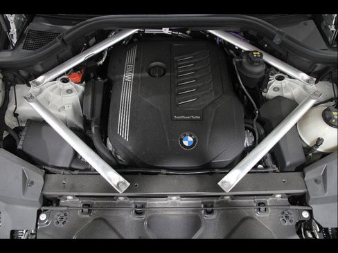 Used 2021 BMW X5 xDrive40i w/ M Sport Package AWD/4WD image 22