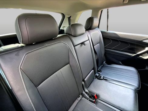 Used 2023 Volkswagen Tiguan SE w/ Panoramic Sunroof Package FWD image 19
