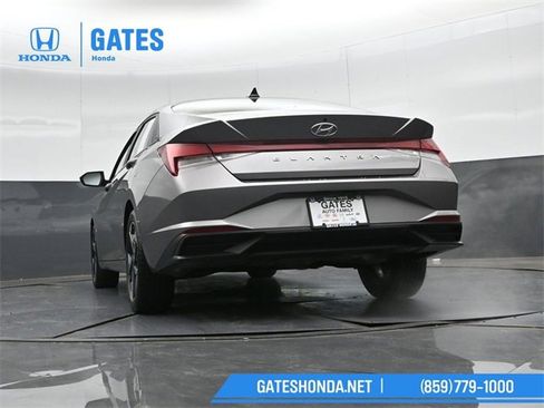 Used 2023 Hyundai Elantra SEL w/ Convenience Package image 40