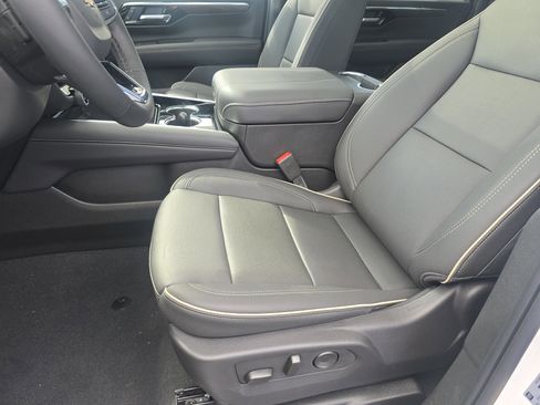 New 2025 Chevrolet Suburban Premier image 27