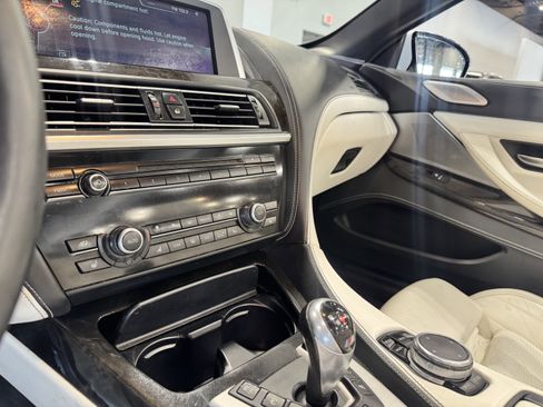 Used 2015 BMW M6 Convertible image 28