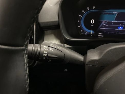 Used 2025 Volvo XC40 B5 Plus image 40