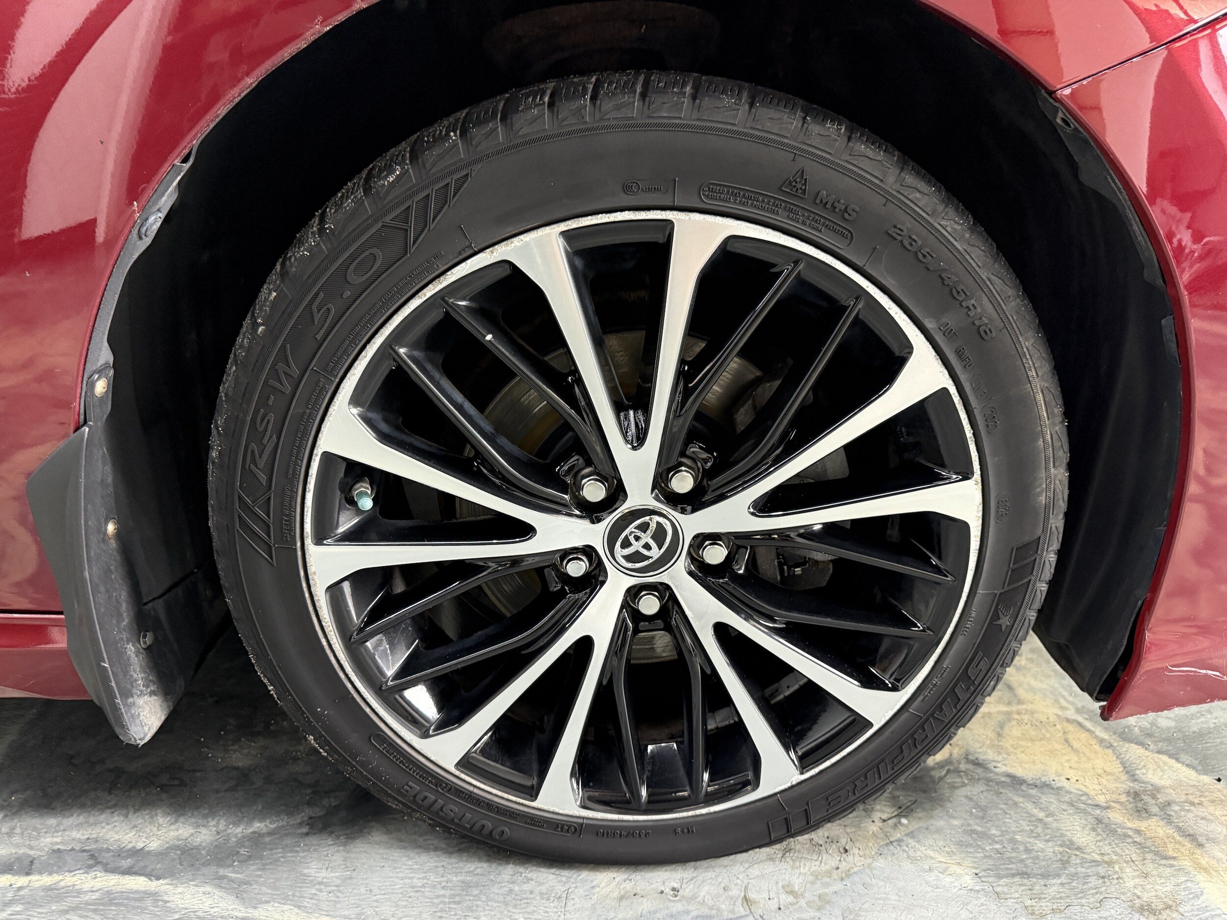 Used 2018 Toyota Camry FWD image 26