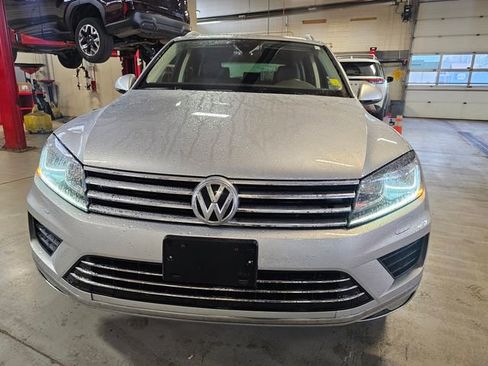 Used 2017 Volkswagen Touareg Sport AWD/4WD image 12